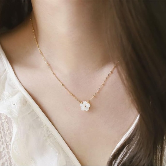 Bohemian Sakura Blossom Seashell Carved Pendant 18K Gold Beaded Chain Necklace - Picture 3 of 8